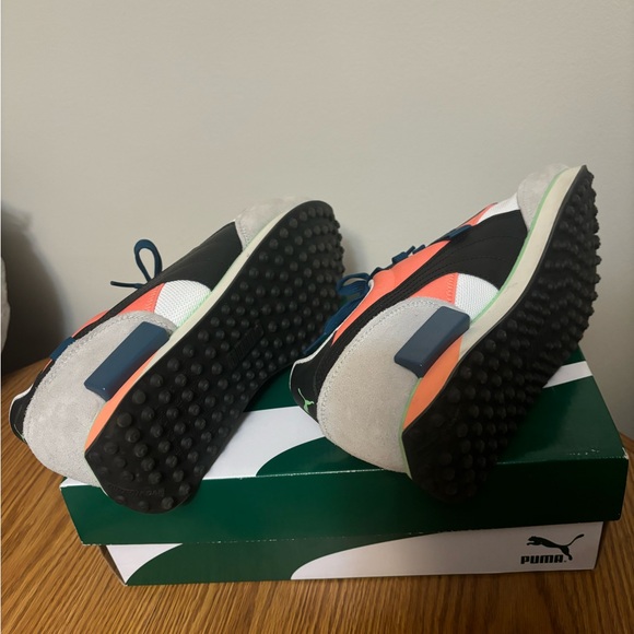 PUMA FUTURE RIDER NEON PLAY - Picture 3 of 5